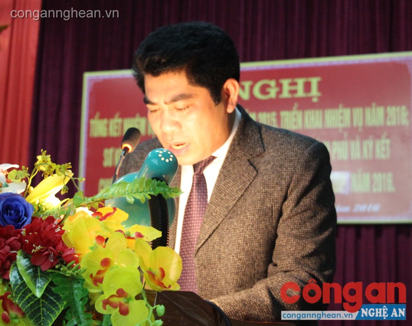 Đồng chí VI Văn Sơn- PBT Huyện ủy, Chủ tịch UBND huyện khai mạc hội nghị