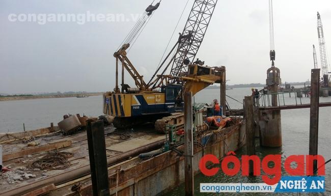 Công trình cầu Yên Xuân đang được gấp rút thi công theo tiến độ đề ra