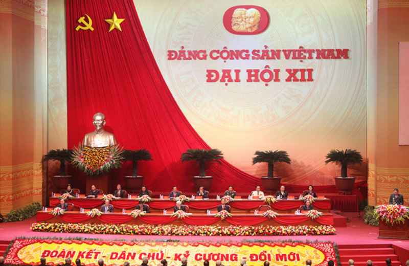 Đoàn Chủ tịch gồm 16 đồng chí Uỷ viên Bộ Chính trị và bà Hà Thị Khiết - Bí thư Trung ương Đảng, Trưởng Ban Dân vận Trung ương