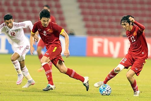 Tuấn Anh (phải) ghi 1 bàn khi được đá chính trong trận U23 Việt Nam thua ngược U23 UAE 2-3. Ảnh: Đức Anh.
