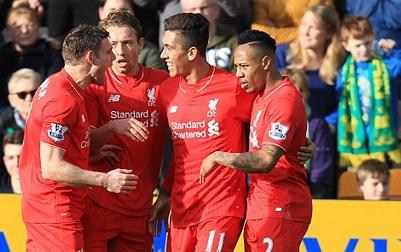 Các cầu thủ Liverpool vượt lên dẫn trước Norwich sau khi bị dẫn tới 2 bàn.
