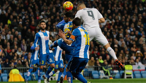 Benzema đánh đầu mở tỷ số cho Real