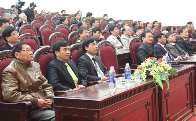 Các đồng chí đại biểu tham dự Lễ khai mạc Hội báo Xuân Bính Thân 2016