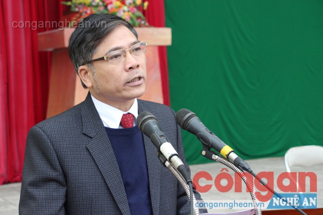 Đồng chí Nguyễn Hoài An - Chủ tịch UBND Tp Vinh phát lệnh ra quân PCTP, phòng chống pháo và đảm bảo ANTT tết Nguyên đán Bính Thân 2016