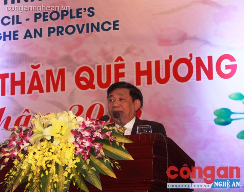 Đồng chí Nguyễn Xuân Đường - Phó Bí thư Tỉnh ủy, Chủ tịch UBND tỉnh phát biểu chào mừng các đại biểu về dự buổi gặp mặt