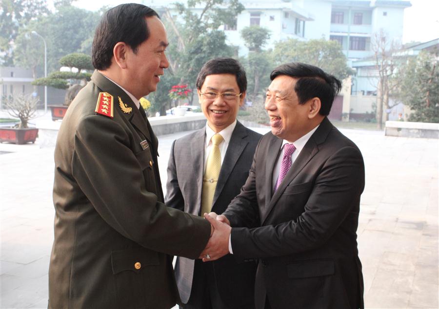 Đồng chí Nguyễn Xuân Đường, Chủ tịch UBND tỉnh tiếp đón đồng chí Bộ trưởng