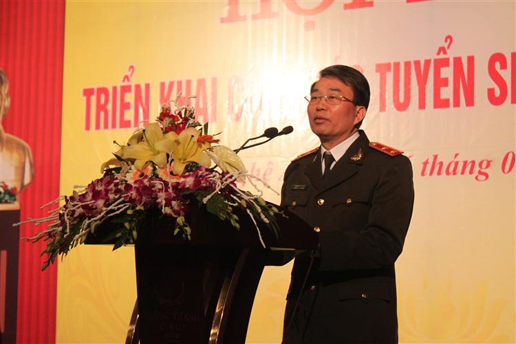 Đồng chí Trung tướng Trần Bá Thiều, Tổng cục trưởng Tổng cục Chính trị CAND điều hành thảo luận