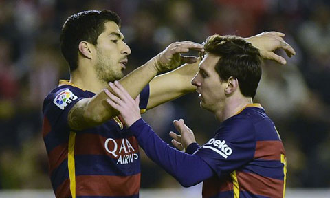 Suarez lại đá hỏng Penalty, nhưng Messi kịp tỏa sáng với một cú hat-trick