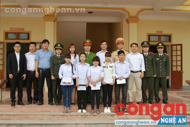 Trưởng THPT Nguyễn Trường Tộ là đơn vị kết nghĩa với Công an huyện Hưng Nguyên