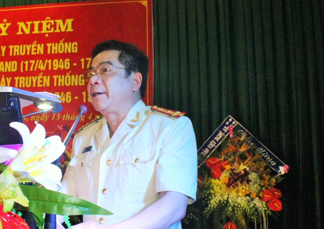 Đồng chí Đại tá Đào Hồng Lập đọc thư chúc mừng của đồng chí Bộ trưởng Bộ Công an