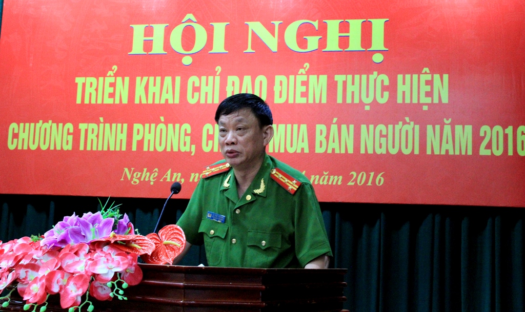 Đại tá Lê Văn Chương, Phó Cục trưởng Cục C42- Bộ Công an phát biểu tại Hội nghị.