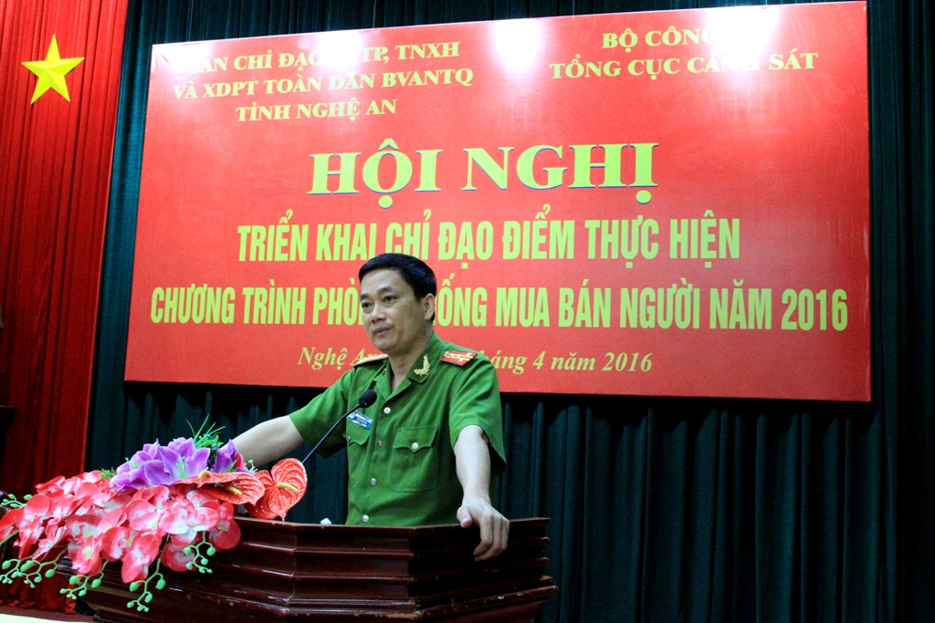 Đại tá Nguyễn Mạnh Hùng, Phó giám đốc Công an Nghệ An phát biểu bế mạc Hội nghị.