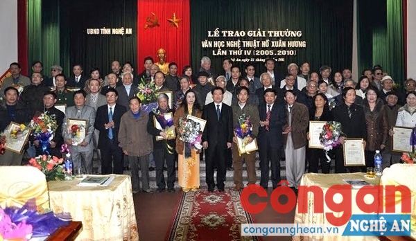 Lễ trao giải thưởng VHNT Hồ Xuân Hương lần thứ IV  - Ảnh tư liệu