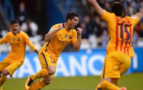 Barca đã sút tung lưới Deportivo tơi 8 lần, trong đó có cú poker của Suarez