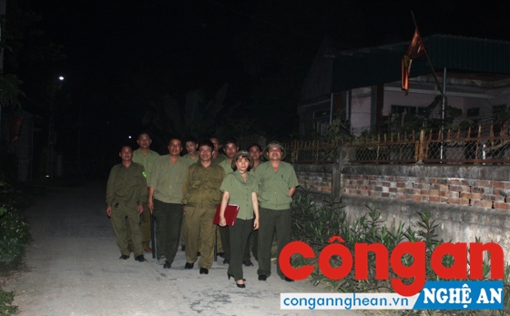 Ban Công an thị trấn Kim Sơn tuần tra ban đêm