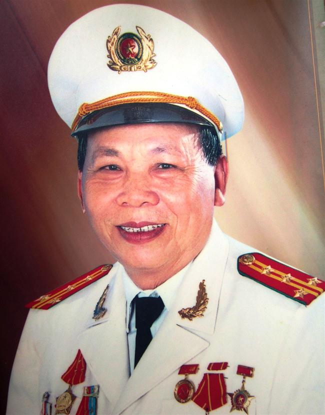 Đại tá Hồ Văn Hiến