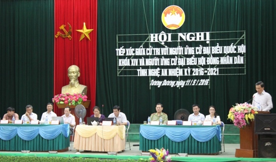 Ông Lê Quang Huy, Phó Bí thư Tỉnh ủy, ứng cử viên Đại biểu Quốc hội trả lời một số kiến nghị của cử tri