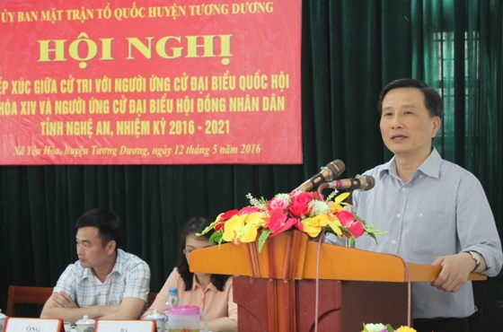 Ông Lê Quang Huy, Phó Bí thư Tỉnh ủy, ứng cử viên Đại biểu Quốc hội trình bày chương trình hành động tại Hội nghị