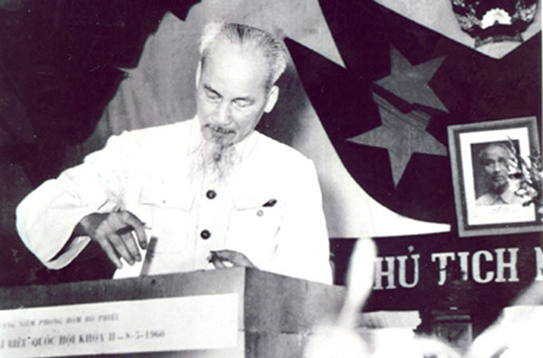 Chủ tịch Hồ Chí Minh đi bầu cử