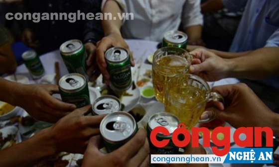  Tại Nghệ An, học sinh không được sử dụng rượu, bia khi liên hoan chia tay cuối năm