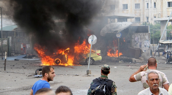 Hiện trường một vụ nổ tại thị trấn Tartous. Ảnh: Reuters.