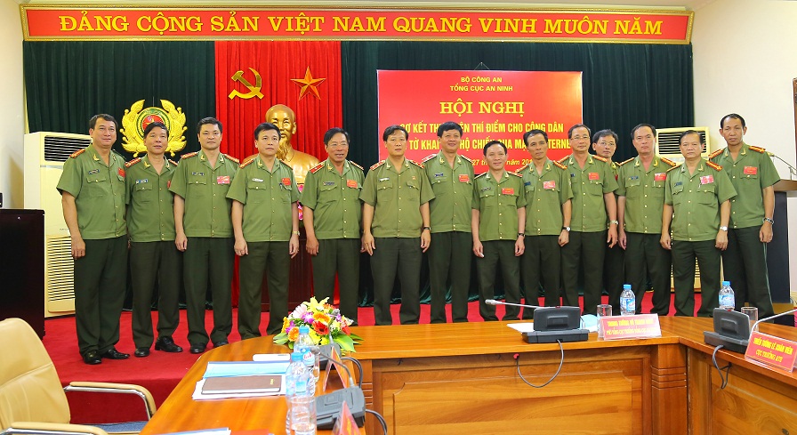 Trung tướng Vũ Thanh Bình và các đại biểu tham dự Hội nghị.