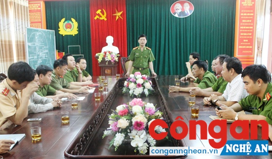 Đồng chí Đại tá Lê Văn Thái, Bí thư Đảng ủy, Trưởng Công an huyện chủ trì cuộc họp bàn biện pháp bảo đảm ANTT trên địa bàn