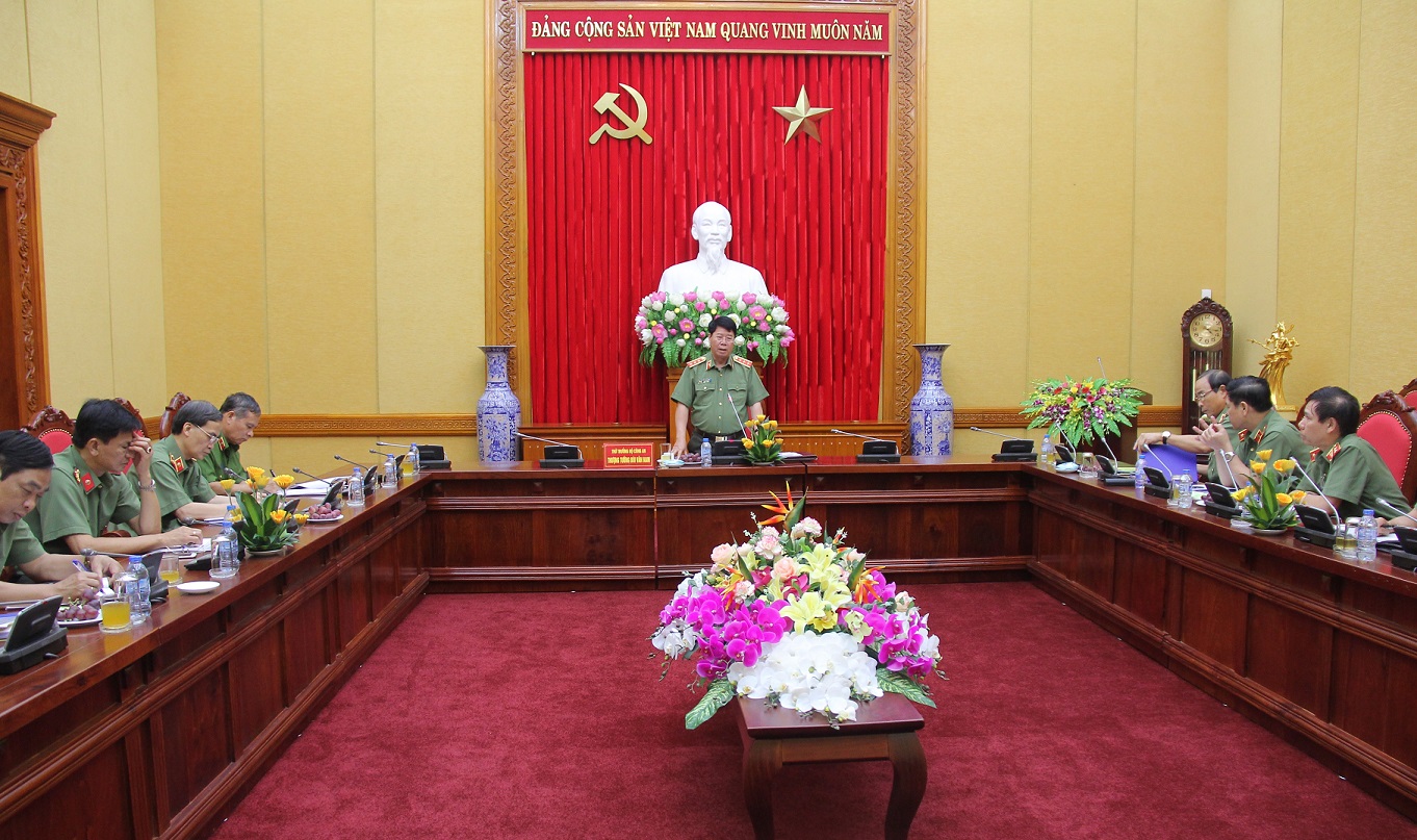 Thứ trưởng Bùi Văn Nam phát biểu chỉ đạo tại cuộc họp.