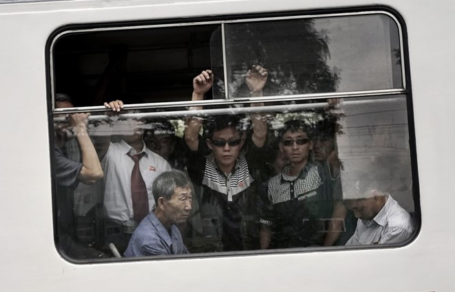  Xe điện là phương tiện đi lại chủ yếu ở Bình Nhưỡng. Ngoài ra, Triều Tiên cũng có hệ thống tàu điện ngầm phục vụ người dân.
