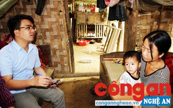 Tác giả trong chuyến tác nghiệp tại xã Yên Khê, huyện Con Cuông