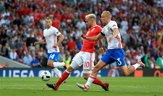 Ramsey - Bale giúp xứ Wales làm nên lịch sử với chiến tích vượt qua vòng bảng trong lần đầu tham dự Euro