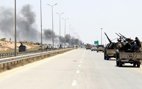  Giao tranh tiếp tục tiếp diễn ở khu vực xung quanh thành phố Sirte. (Ảnh: DW)
