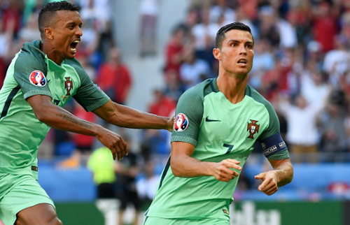 Ronaldo tỏa sáng khi lập một cú đúp để gỡ hòa cho BĐN.