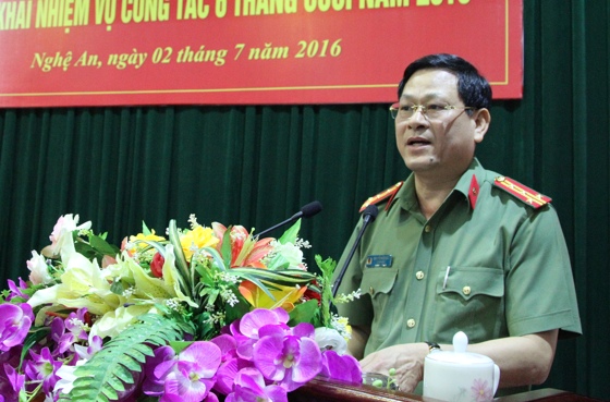 Đồng chí Đại tá Nguyễn Hữu Cầu chủ trì, phát biểu tại Hội nghị.