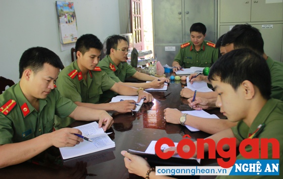 Đội An ninh Công an TX Thái Hoà họp bàn phương án đảm bảo ANTT trên địa bàn.