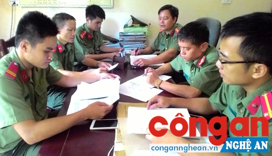 Buổi sinh hoạt nghiệp vụ của CBCS Đội An ninh Công an huyện Quế Phong