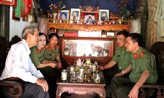 Báo Công an Nghệ An thăm hỏi, hỗ trợ nhà báo Phan Đăng San