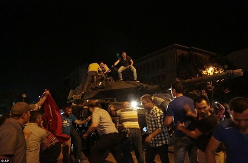 Cuộc đảo chính quân sự tại Thổ Nhĩ Kỳ diễn ra vào đêm thứ Sáu, rạng sáng ngày thứ Bảy (16/7).