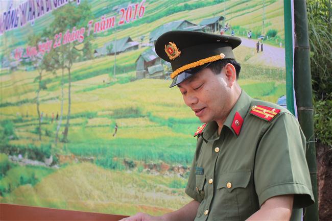 Thượng tá Đào Văn Huy, Phó trưởng phòng Tổ chức cán bộ Công an tinh Nghệ An phát biểu tại buổi lễ