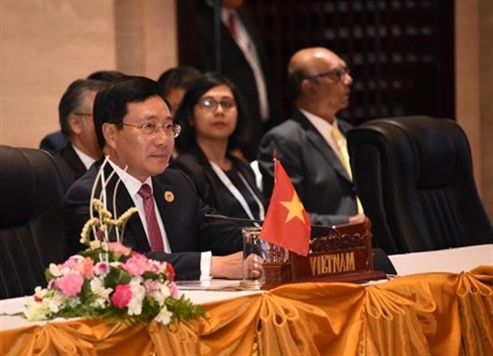 Phó Thủ tướng Phạm Bình Minh có nhiều phát biểu quan trọng tại Hội nghị Bộ trưởng Ngoại giao ASEAN lần thứ 49 và các hội nghị liên quan