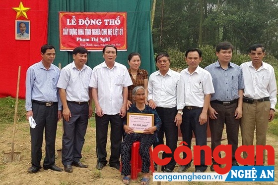 Hội hỗ trợ gia đình liệt sỹ khởi công xây dựng nhà tình nghĩa cho mẹ liệt sỹ Phạm Thị Nghi ở xã Công Thành, huyện Yên Thành