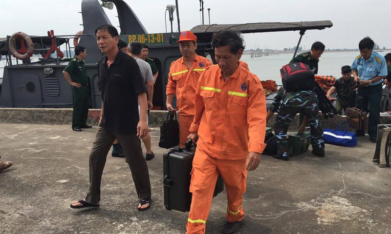 Lực lượng cứu hộ, tìm kiếm đã hoàn thành việc trục vớt máy bay Su-30MK2 trên vùng biển Nghệ An. Ảnh: Q.Huy