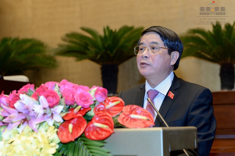 Chủ nhiệm Ủy ban Tài chính- ngân sách Nguyễn Đức Hải trinh bày Báo cáo thẩm tra