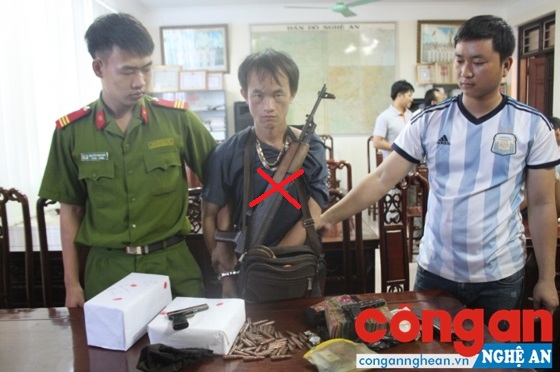 Đối tượng Và Bá Pó (X) sử dụng vũ khí để chống trả lực lượng Công an trong Chuyên án 616H, bị Phòng Cảnh sát ĐTTP về Ma túy bắt giữ