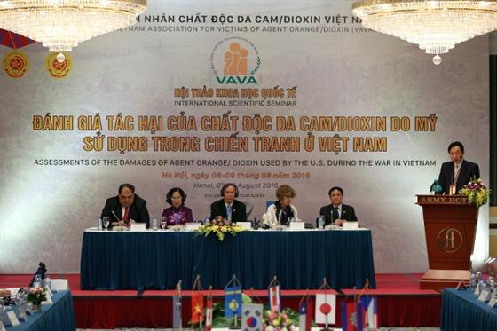 Hội thảo có sự tham gia của cựu Thủ tướng Nhật Bản Yukio Hatoyama và hàng chục nhà khoa học quốc tế và Việt Nam nghiên cứu về chất độc da cam/dioxin.