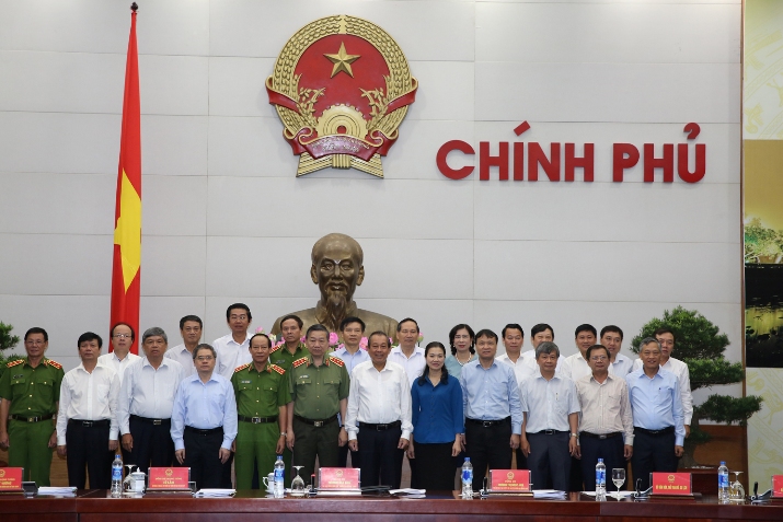 Phó Thủ tướng Chính phủ Trương Hòa Bình với các thành viên Ban Chỉ đạo 138/CP.