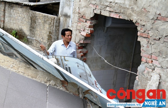 Phần tường nhà ông Tấn bị đổ sập khi giải phóng mặt bằng Dự án Saigon Sky