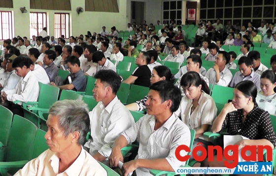 Đông đảo cán bộ và quần chúng nhân dân huyện Yên Thành tham dự Hội nghị tuyên truyền