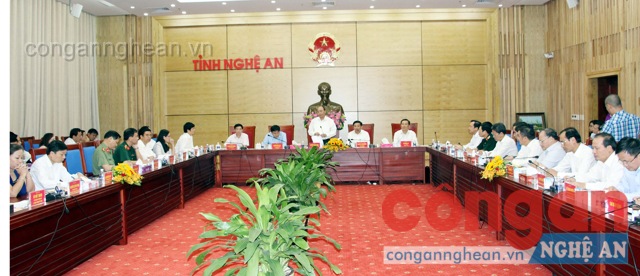 Thủ tướng Chính Phủ Nguyễn Xuân Phúc chúc mừng những kết quả về KT-XH mà Đảng bộ và Nhân dân Nghệ An đã giành được trong thời gian qua.