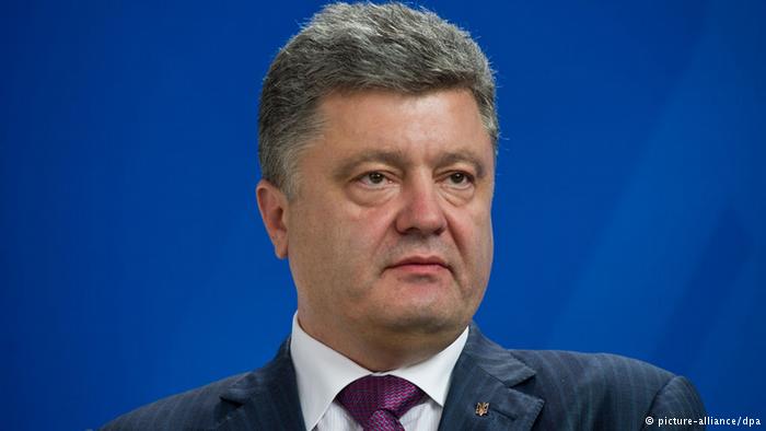 Tổng thống Ukraine Poroshenko tuyên bố không loại trừ khả năng áp đặt thiết quân luật và một đợt huy động quân mới nếu tình hình leo thang tại miền Đông và bán đảo Crimea.